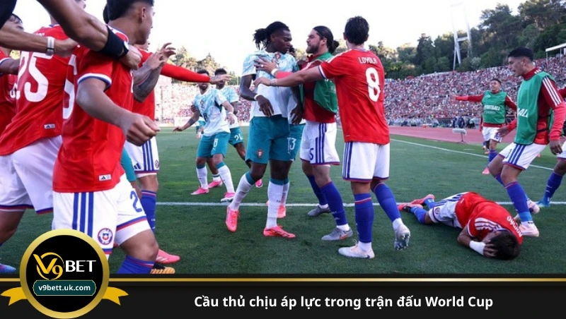 cầu thủ chịu áp lực trong trận đấu World Cup